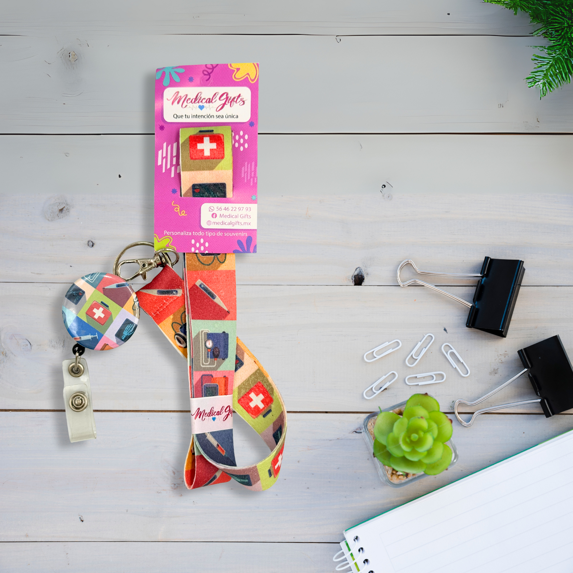 Portagafete con Lanyard  - Diseño Botiquín